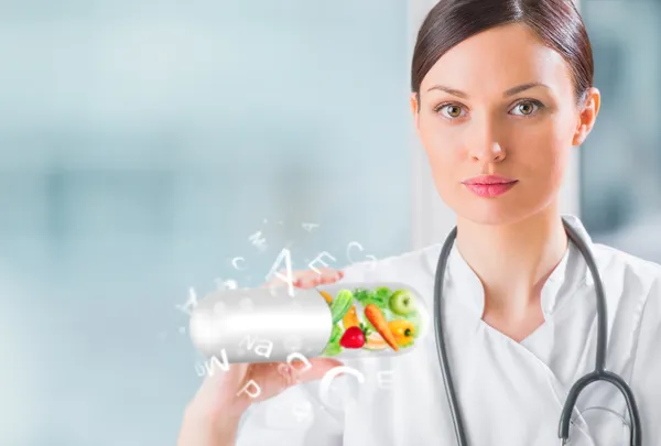 Healthy life concept. Female medical doctor holding vitamins — Stock Photo, Image