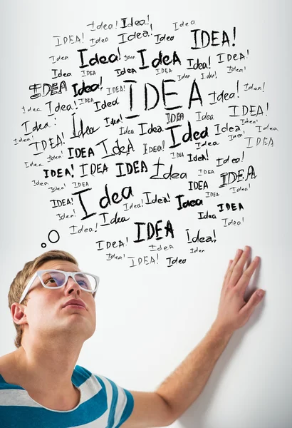 Идея концепции. Молодой человек с плакатами идей над головой — стоковое фото