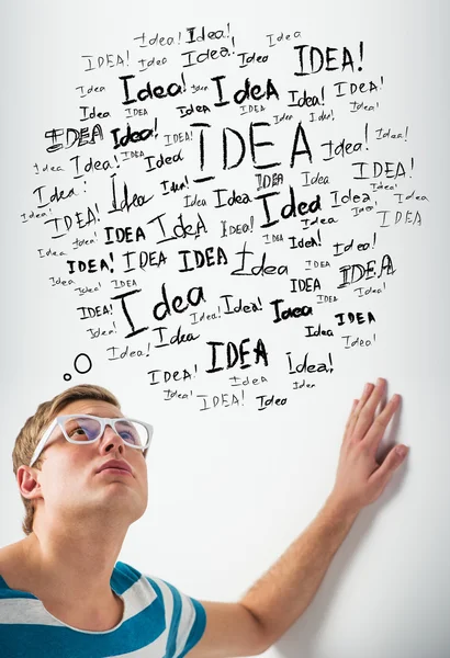 Idea concettuale. Giovane con i segni di idea in testa — Foto Stock