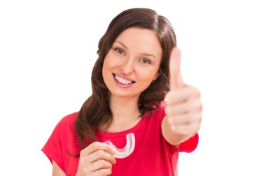 Silikon eğitmen holding ortodontik diş teli takan kadın