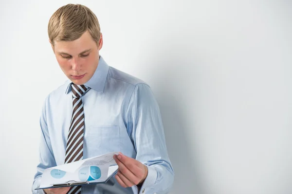 Portrait of a business man reading documents — Stock Photo, Image