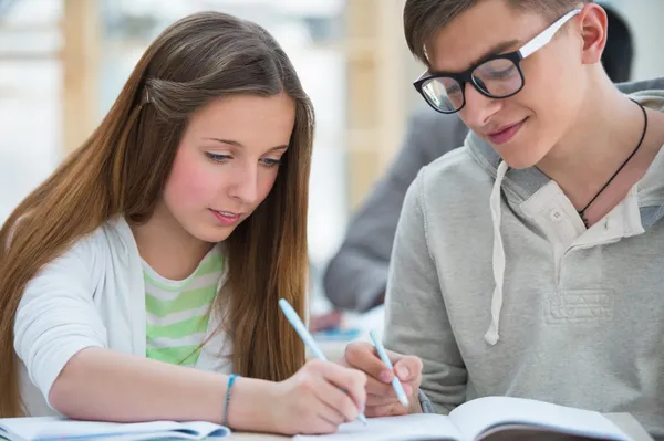 Estudiantes de secundaria. —  Fotos de Stock