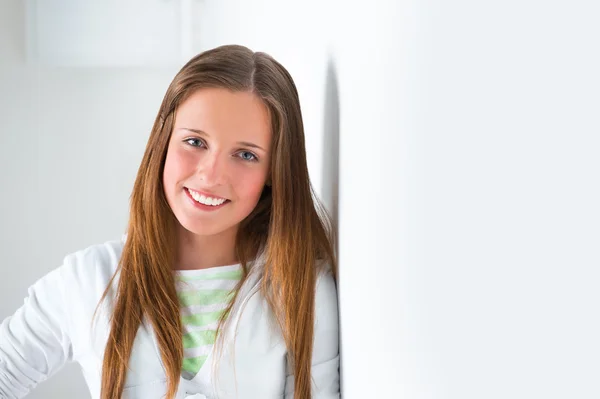 Portrait of a beautiful college student at campus daydreaming — Stock Photo, Image