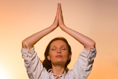 Yoga turuncu gökyüzü