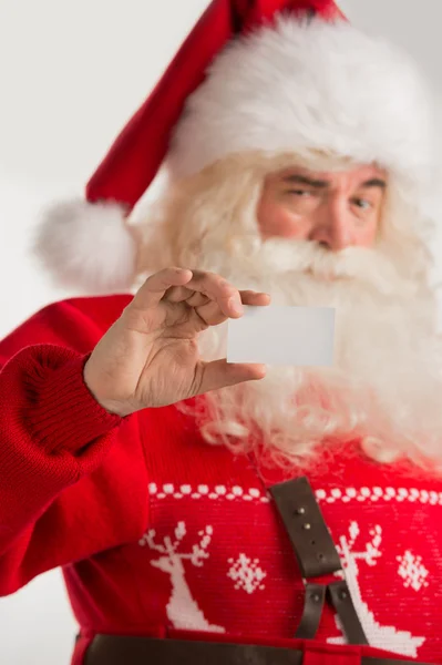 Porträt des glücklichen Weihnachtsmannes mit leerer Visitenkarte — Stockfoto