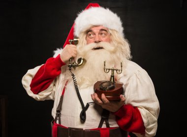 mutlu Noel Baba arayan telefon portresi