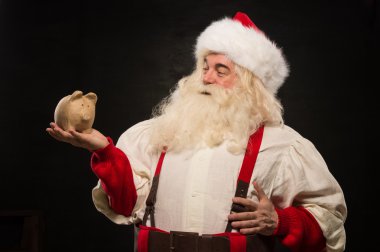 Noel Baba kumbara servet tutan