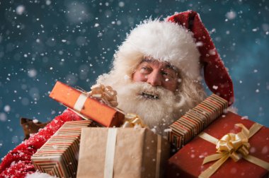 Noel Baba hediye çuval ile