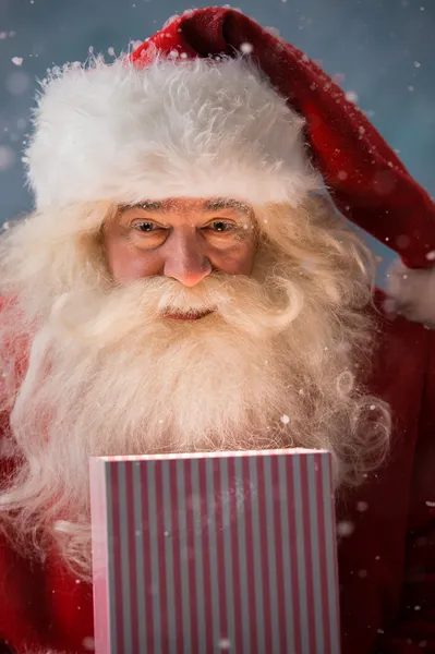 Portrait of happy Santa Claus opening gift box — Stock Photo, Image