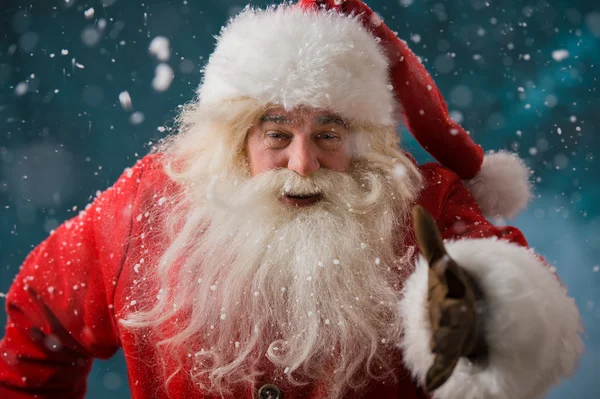 Santa claus działa na zewnątrz na biegun północny — Zdjęcie stockowe