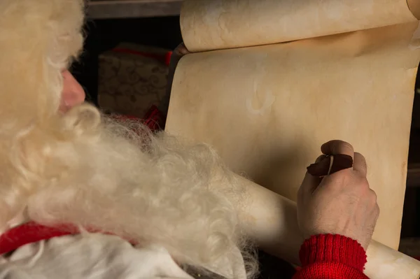 Babbo Natale seduto a casa — Foto Stock