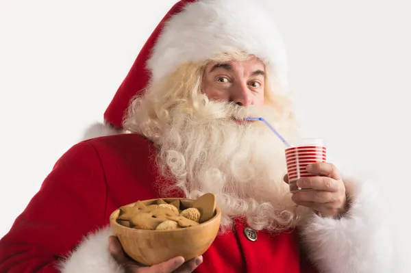 圣诞老人喝牛奶 — 图库照片