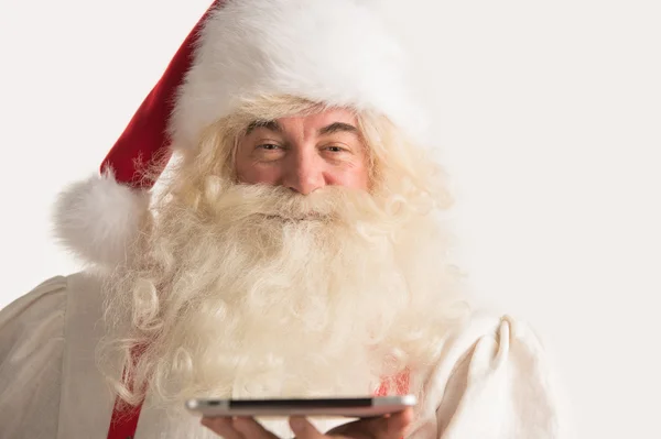 Santa Claus sosteniendo la computadora tableta — Foto de Stock