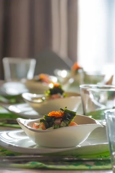 테이블에 캐 비어 샐러드 — 스톡 사진