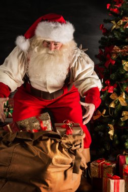 Noel Baba onun çuval ve çekici hediye açılış