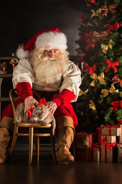 Santa Claus making a most wanted gift to a child — Stock Photo, Image