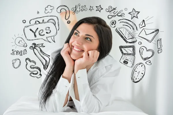 Jonge mooie vrouw denken van haar plannen close-up gezicht portret — Stockfoto