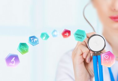Doktor tıbbi simgeleri ile çalışma