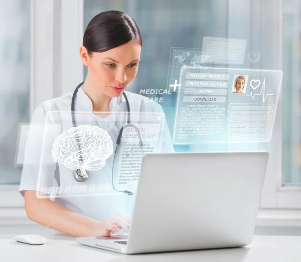 Doctor scanning brain of patient — Stock Photo, Image