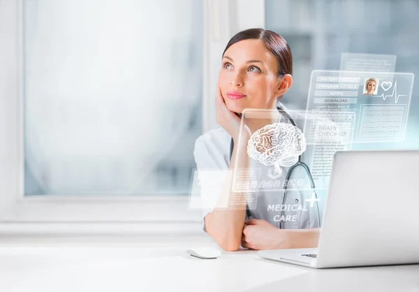 Doctor scanning brain of patient — Stock Photo, Image