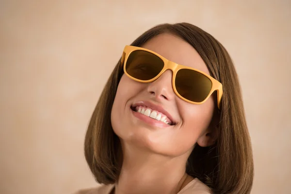 Mujer con gafas de sol —  Fotos de Stock