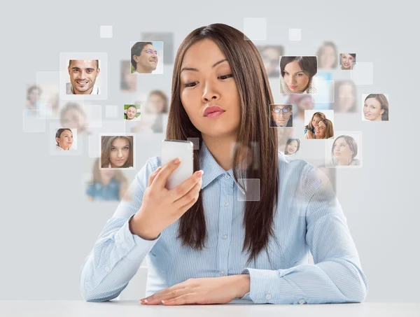 Businesswoman with smartphone — Stock Photo, Image