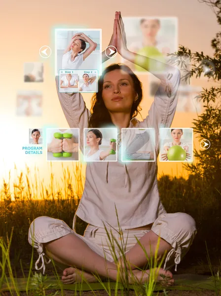 Mujer haciendo ejercicio — Foto de Stock