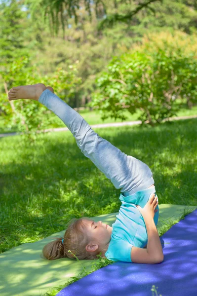 Little girl stretching at park — Stock Photo, Image