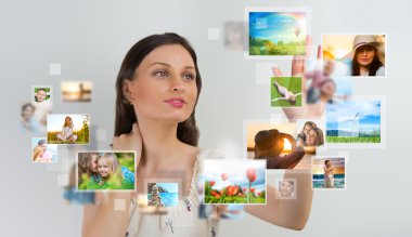 Fotoğraf ve video dosyalarının paylaşımı kadın