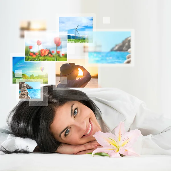 Mujer con recuerdos de vacaciones de viaje —  Fotos de Stock