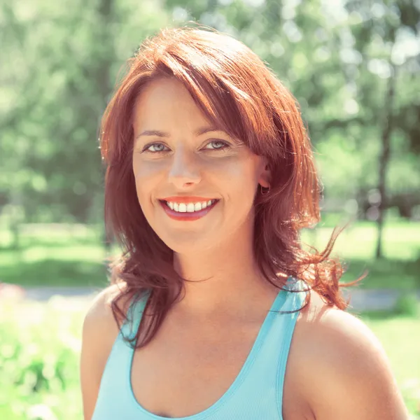 Zomer vrouw portret. — Stockfoto