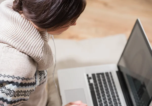 Mujer teniendo un videochat — Foto de Stock