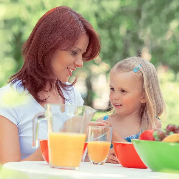 Mother and daughter picnicking Royalty Free Stock Photos
