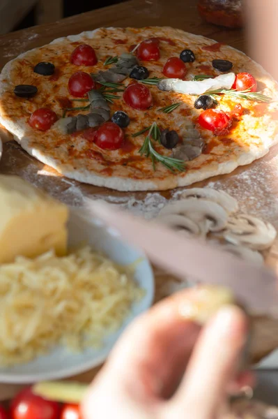 Woman cooking pizza — Stock Photo, Image