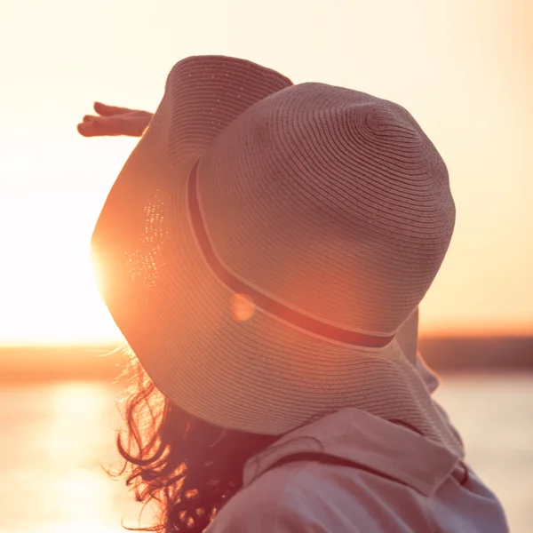 Beautiful woman over sunshine — Stock Photo, Image