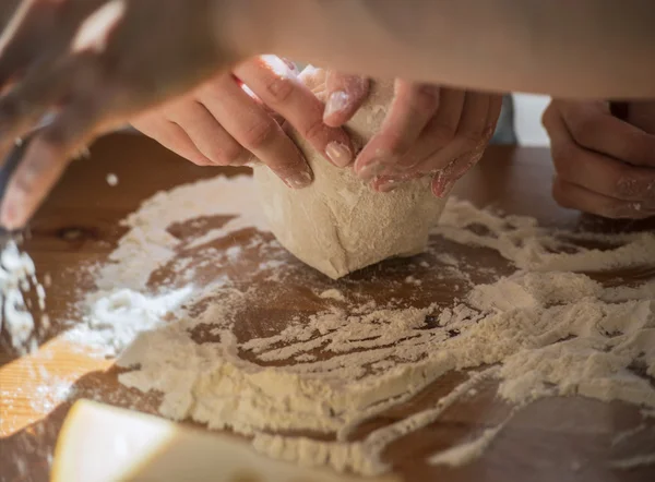 Mulheres cozinhar — Fotografia de Stock