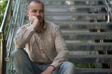 kumaş boyalı bir kontrplak üzerine