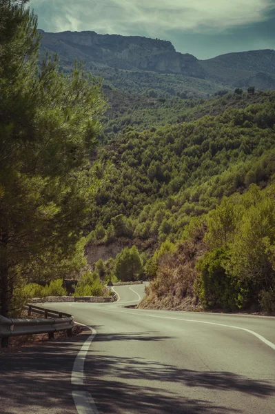 Gebogen bergweg in Alicante — Stockfoto