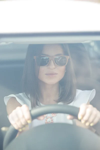 Girl driving car — Stock Photo, Image