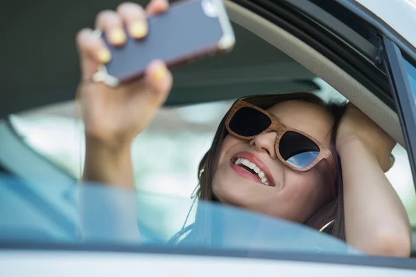 Girl taking selfie picture in car — Stock Photo, Image