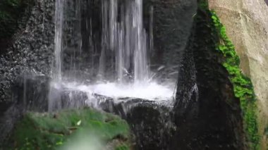 Bahçe şelale