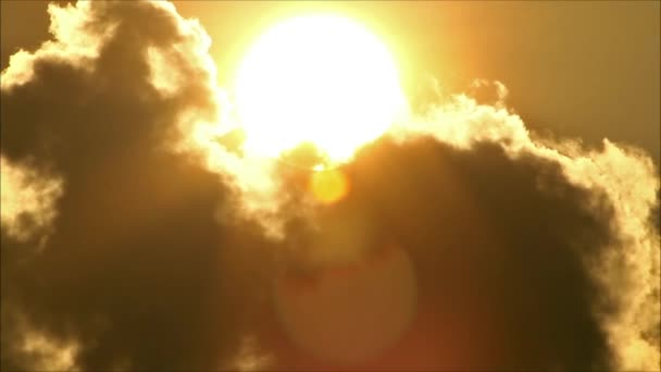 Tropiska solen bakom moln 2 — Stockvideo