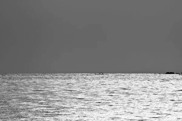 Закат на море — стоковое фото