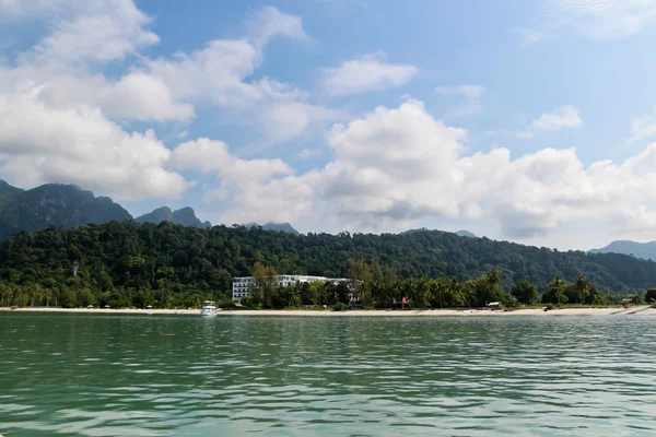 Hotel direkt am Meer — Stockfoto