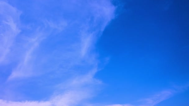 Tropikalny chmury i błękitne niebo — Wideo stockowe
