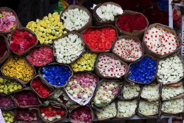 Roses bundled for sale — Stock Photo, Image