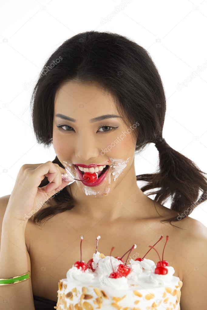 Anniversaire(s) du jour le post (16) - Page 19 Depositphotos_43654113-stock-photo-asian-girl-eating-cherry-from