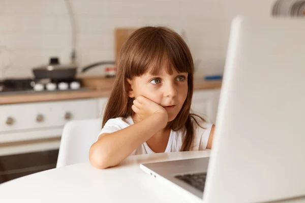 Portrait Astonished Little Preschooler Girl Dark Hair Sitting Front Laptop — Stock Photo, Image