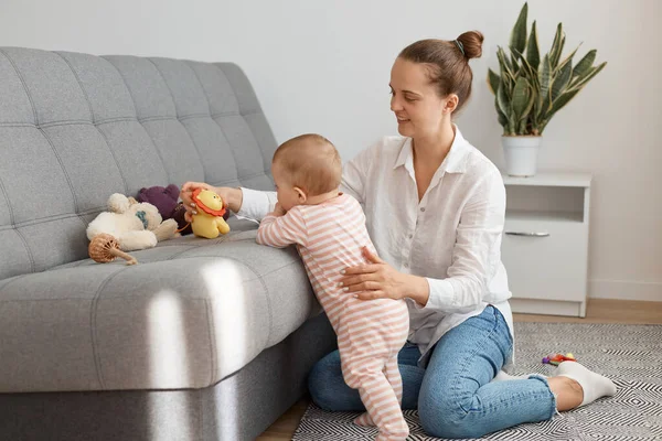 Portrait Mother Daughter Playing Together While Sitting Floor Sofa Mom — Stock Photo, Image