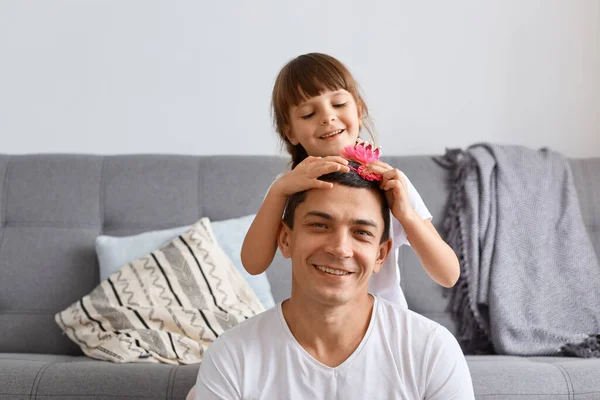 Portrait Smiling Happy Attractive Man His Little Daughter Family Time — Stock Photo, Image